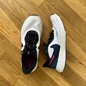 Nike Revolution Road Running Shoes